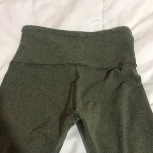 Lululemon crops - Picture 3 of 4